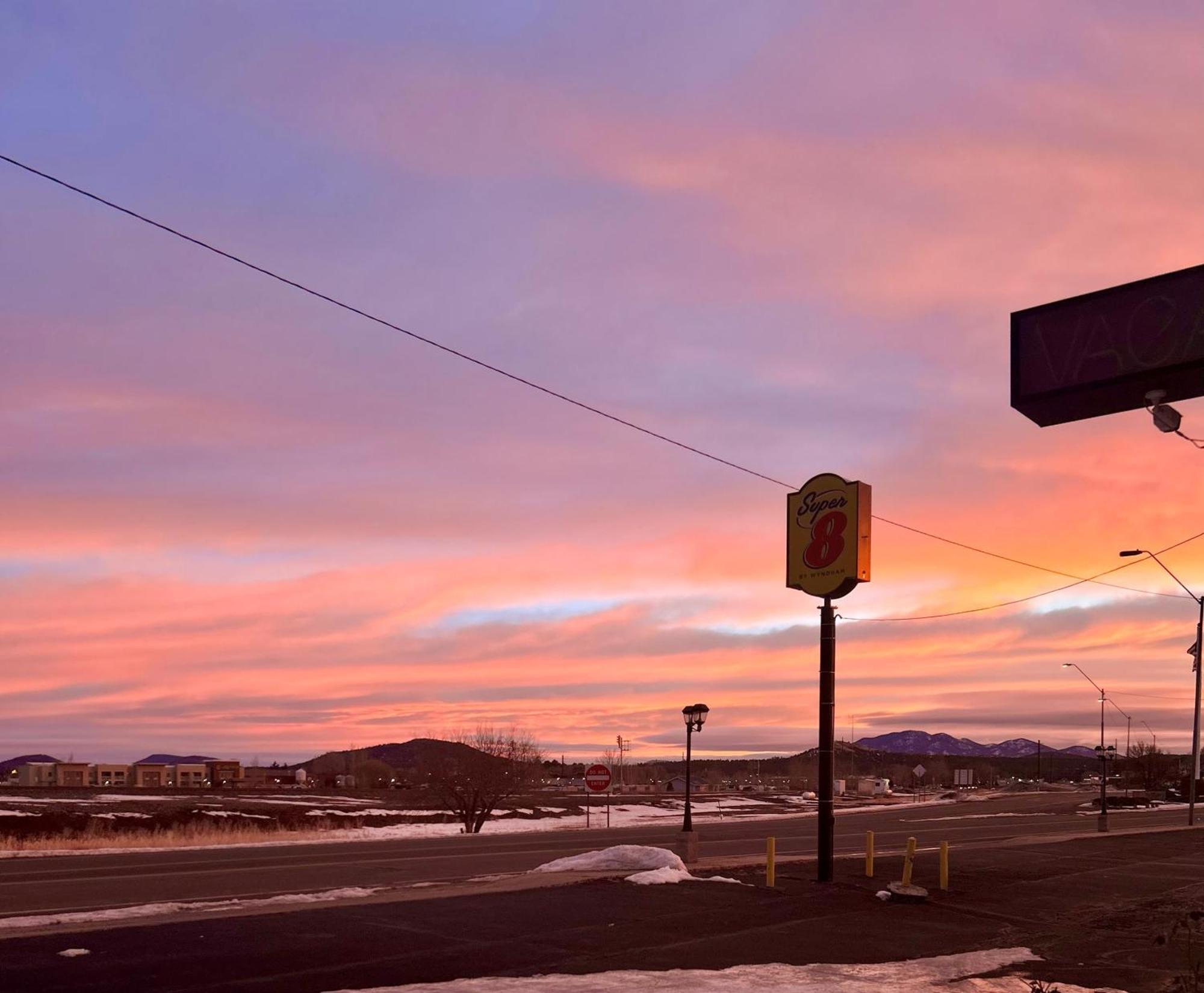 Super 8 By Wyndham Williams West Route 66 - Grand Canyon Area Экстерьер фото