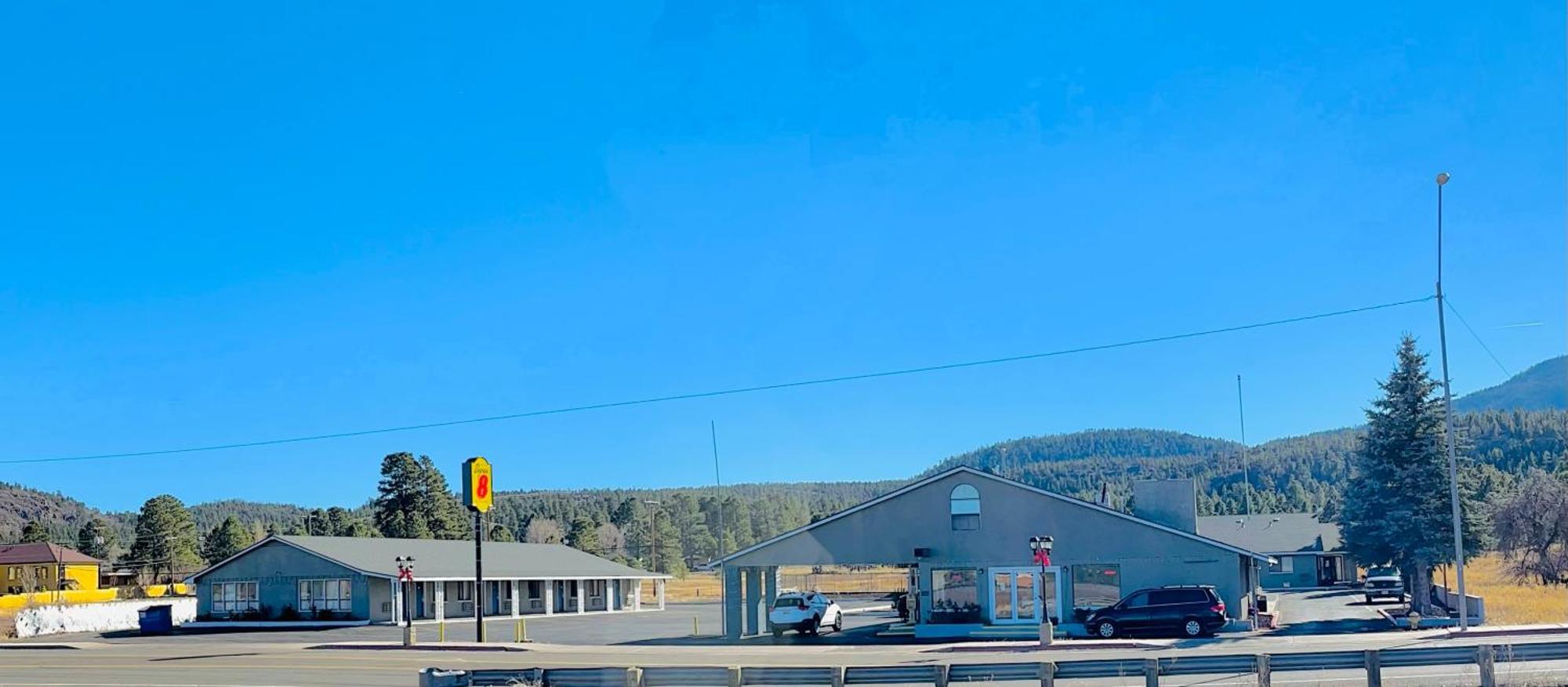 Super 8 By Wyndham Williams West Route 66 - Grand Canyon Area Экстерьер фото