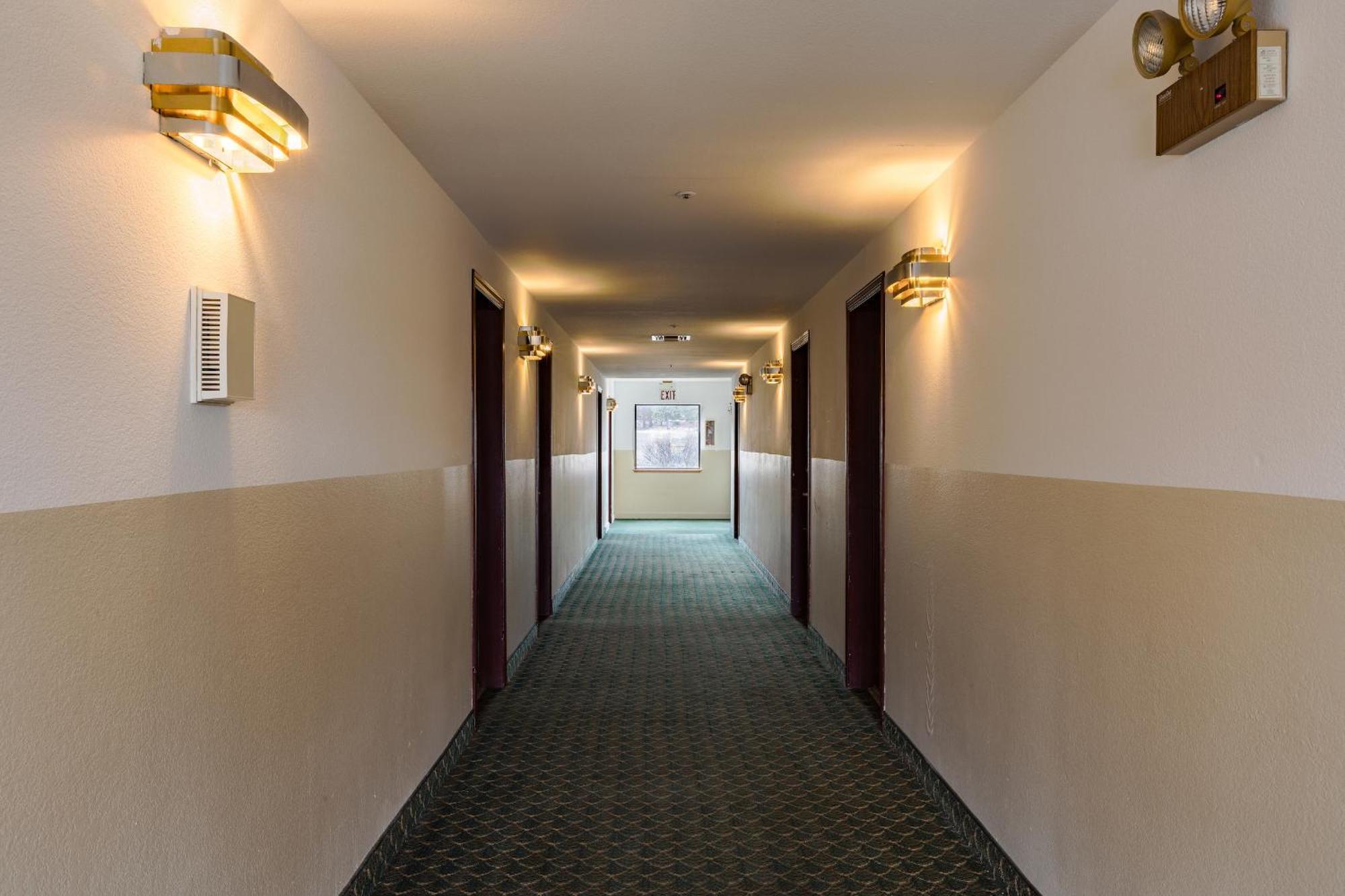 Super 8 By Wyndham Williams West Route 66 - Grand Canyon Area Экстерьер фото