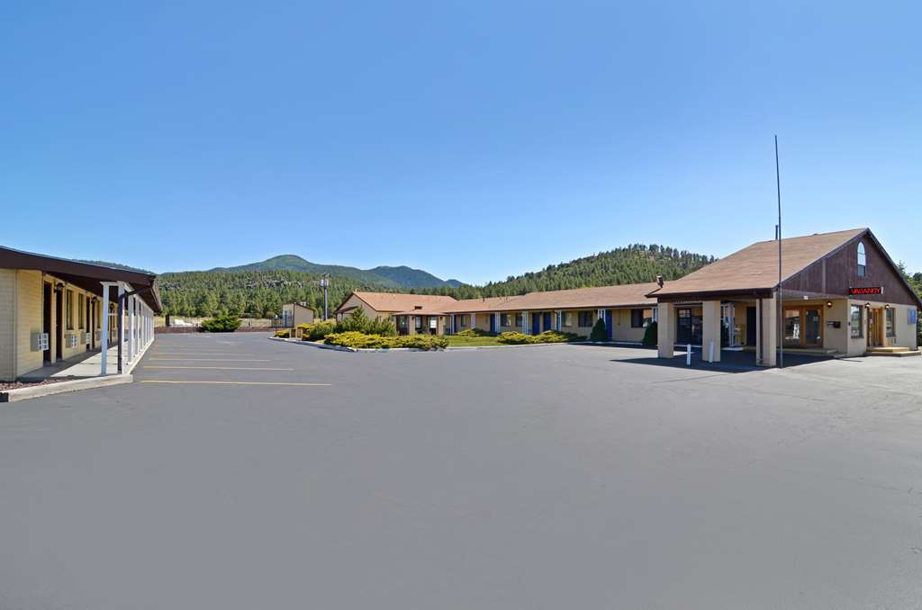 Super 8 By Wyndham Williams West Route 66 - Grand Canyon Area Экстерьер фото