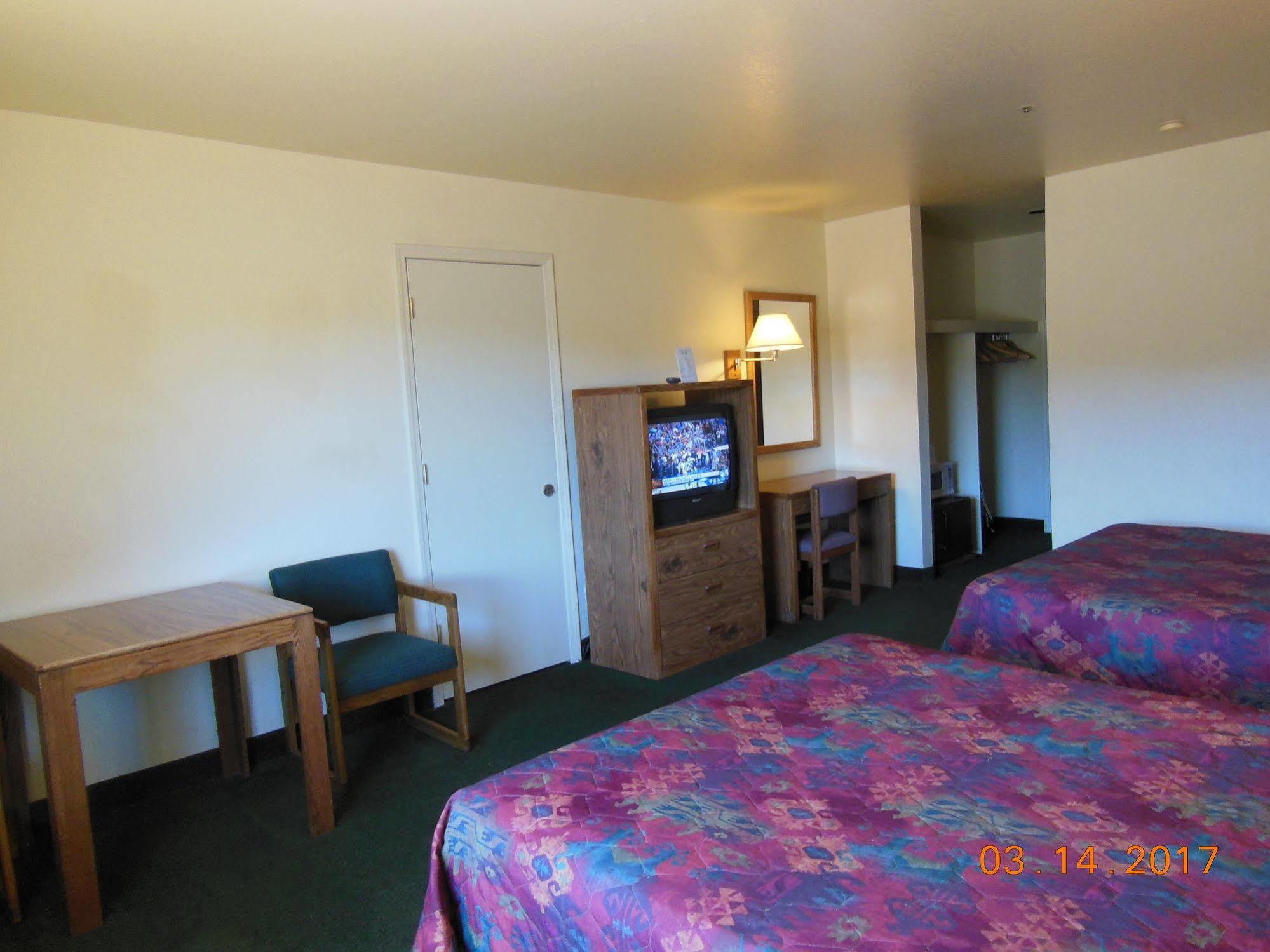 Super 8 By Wyndham Williams West Route 66 - Grand Canyon Area Экстерьер фото