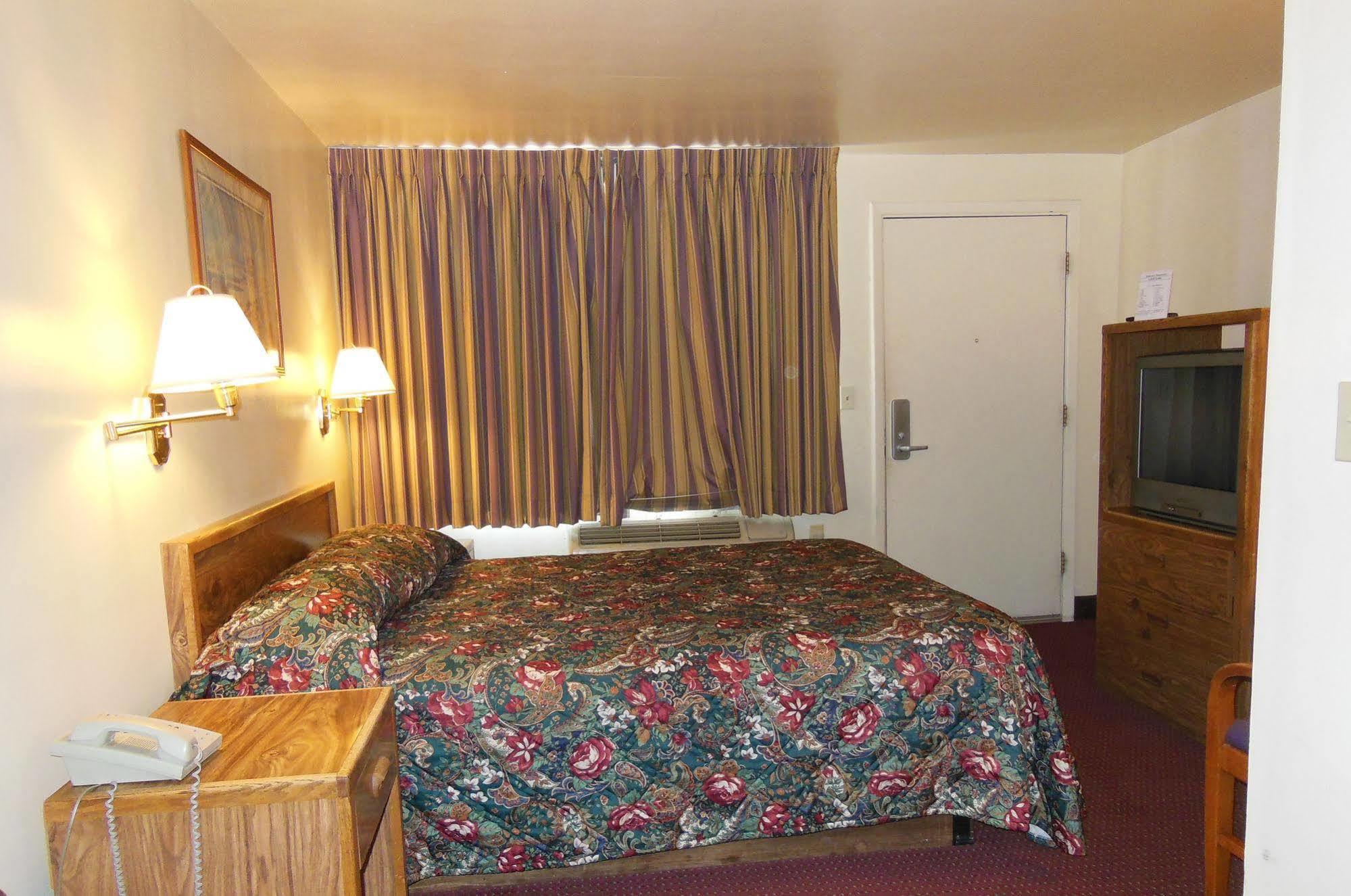 Super 8 By Wyndham Williams West Route 66 - Grand Canyon Area Экстерьер фото